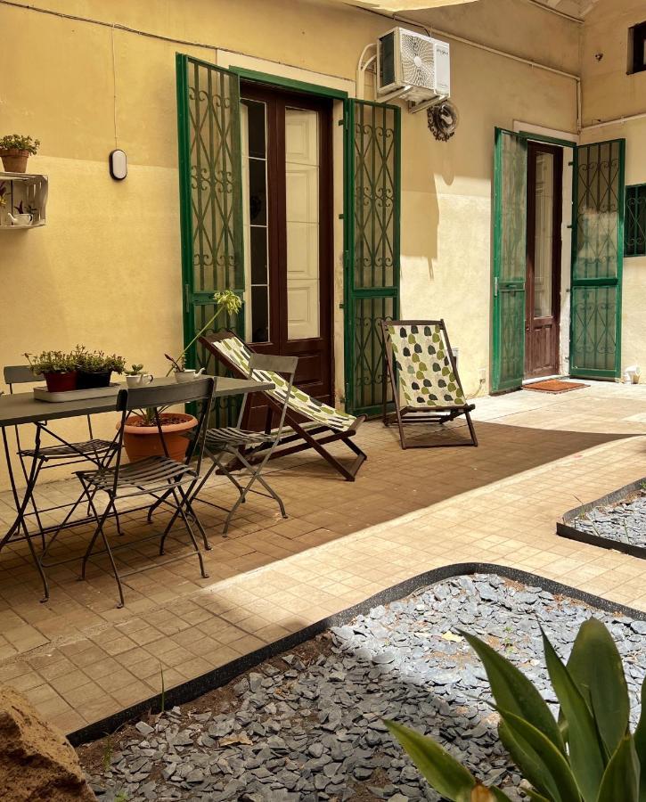 Saranton House Hotell Catania Exteriör bild